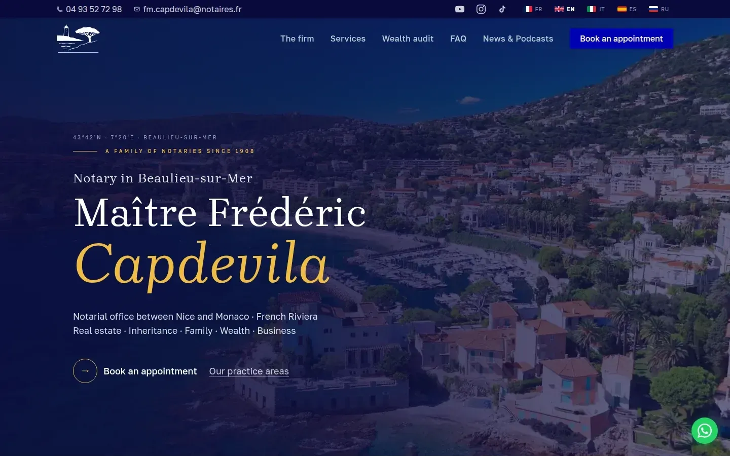 Page d’accueil du site de l’Office Notarial du Cap d’Or, sur une vue aérienne de la baie de Beaulieu-sur-Mer.